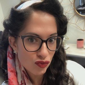 Meet your Posher, Myra